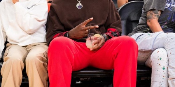 星空体育在线入口-支持同城球队！布克&amp;amp;amp;杰伦-格林等人观战WNBA！