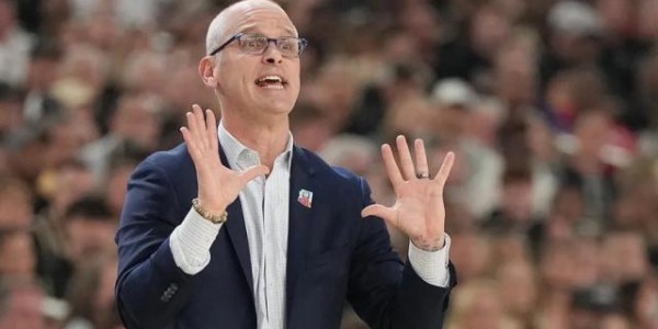 星空体育app下载-湖人选帅“闷声钓大鱼”，瞄准NCAA卫冕冠军教头